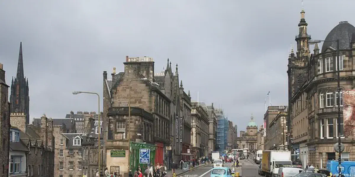 /images/tich/George_IV_Bridge,_Edinburgh_-_geograph.org.uk_-_933445.webp