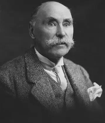 /images/tich/douglas_hyde_circa_1940.webp